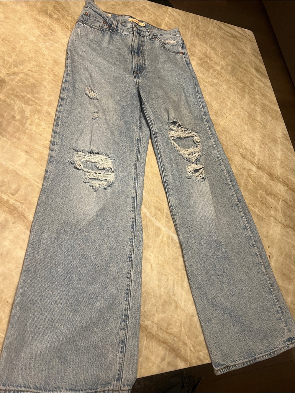 Levi Ribcage High Rise. Distressed wash. Size 26. Like new—- so soft!